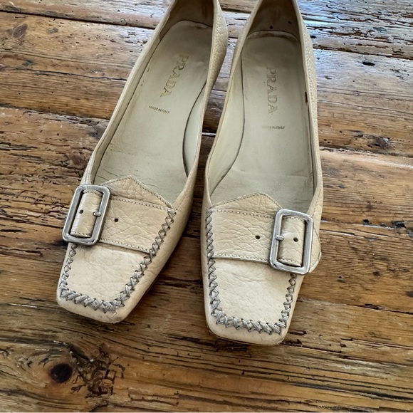 Prada ivory loafer kitten heel size 6 - Picture 2 of 5